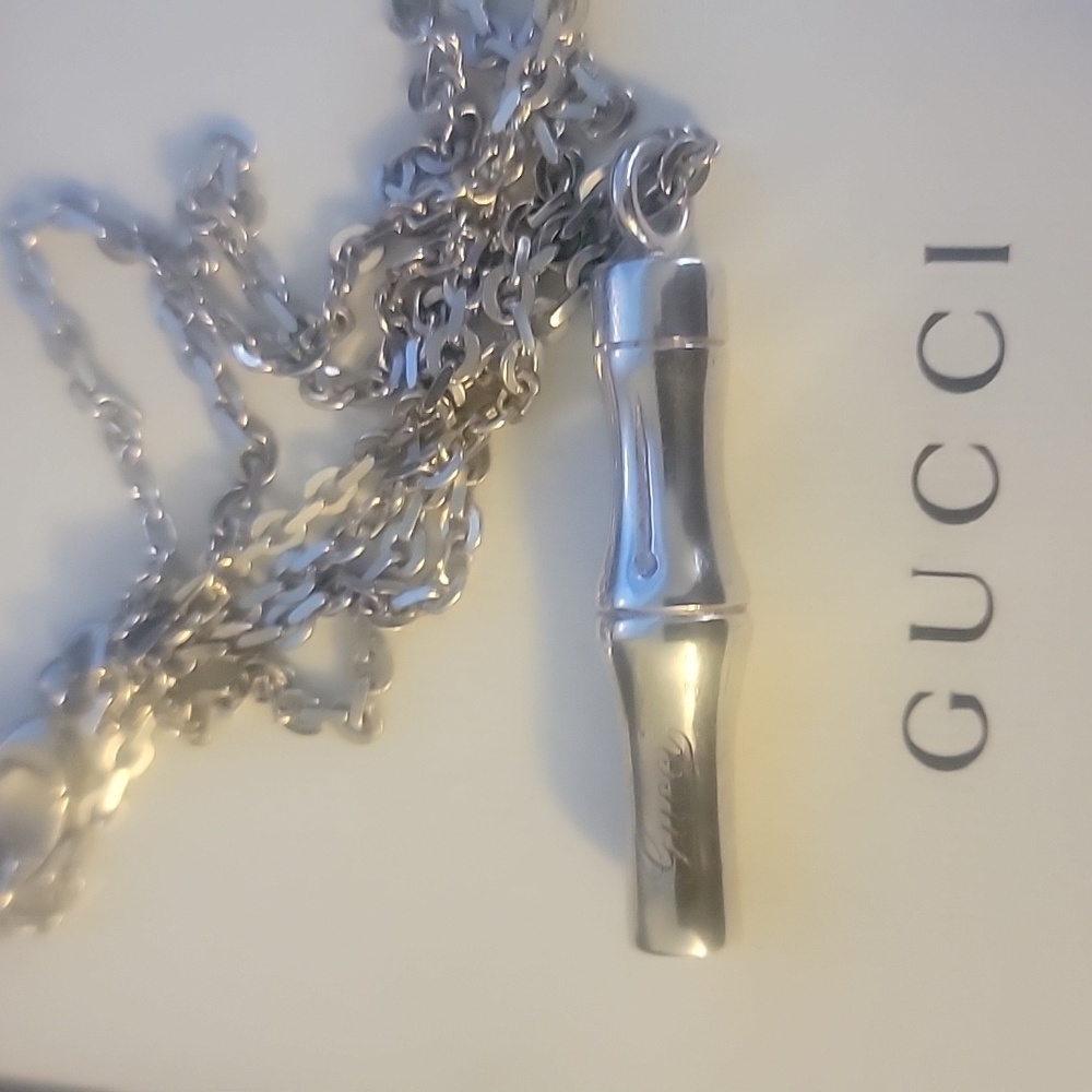 Beautiful Gucci Sterling Pendant 29 Inch Chain And 2 Inch Pendant - Picture 5 of 5